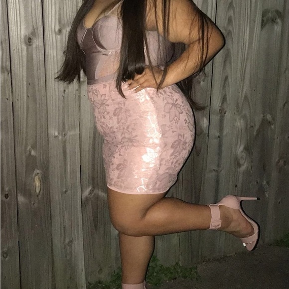 Elegant Lace Strapless Dress in moby pink - Picture 6 of 7